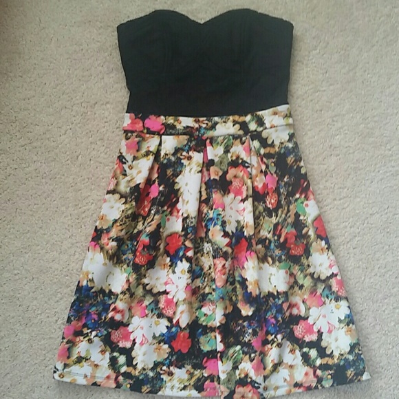 Xhilaration Dresses & Skirts - Xhilaration xs floral and black strapless dress